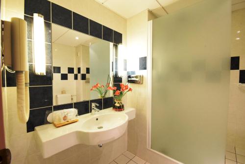 Kyriad Prestige Bordeaux Aeroport - Points About Your Stay