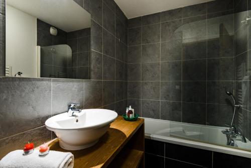 Lagrange Holidays The Edelweiss Chalets - Indoor Heated Pool