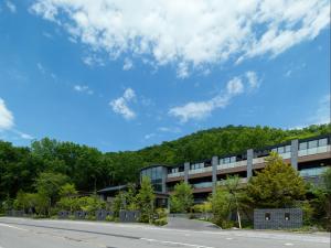 Lake Shikotsu Tsuruga Bessou AO No ZA Review - Overview and Location