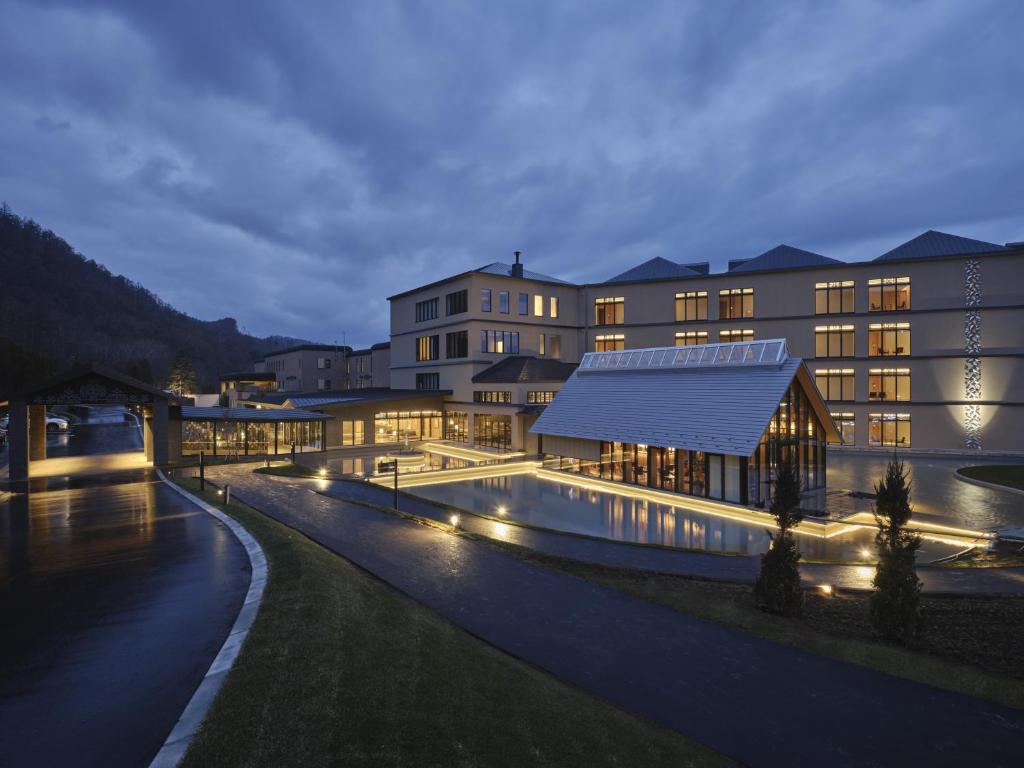 Lake Toya Tsuruga Resort HIKARINOUTA Review