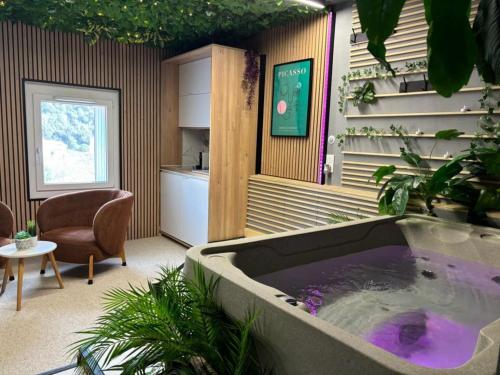 Lapparthôtel 23RD Avenue - Private Spa - Love Room - Themed Apartments - Accommodation Options