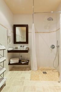 Le Clos Medicis - Points About Your Stay