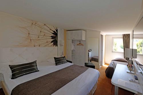 Logis Hotel Des Lacs Paris Sud - Points About Your Stay