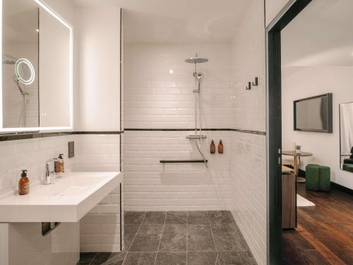 Marty Hotel Bordeaux - Tapestry Collection by Hilton - Points About Your Stay