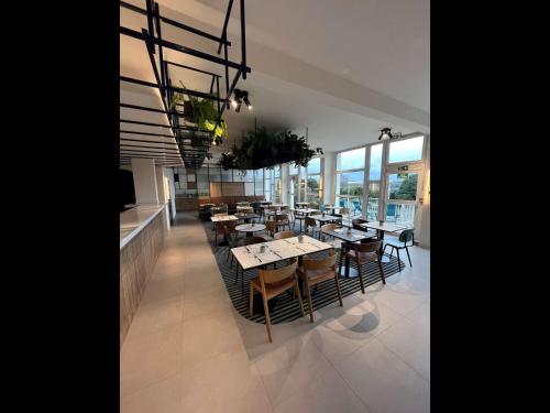 Mercure Rouen Val De Reuil - Location and Accessibility