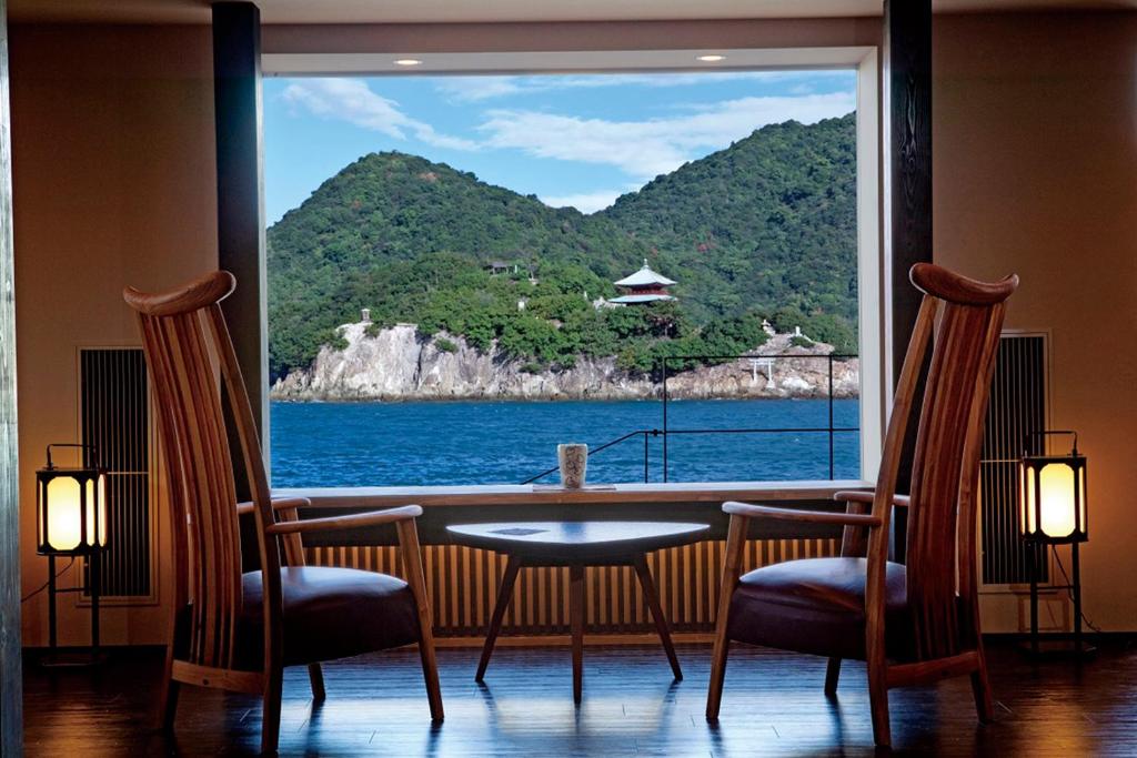 Migiwatei Ochi Kochi Review