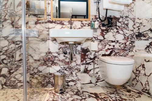 Mimis Hotel Soho - Good To Know