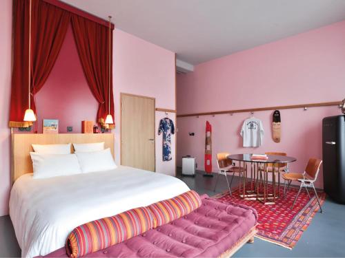 MOB HOTEL Paris Les Puces - Points About Your Stay