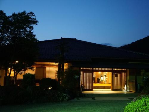 Momoyama - Good To Know
