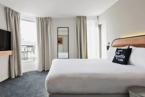 Moxy Paris Bastille - Points About Your Stay