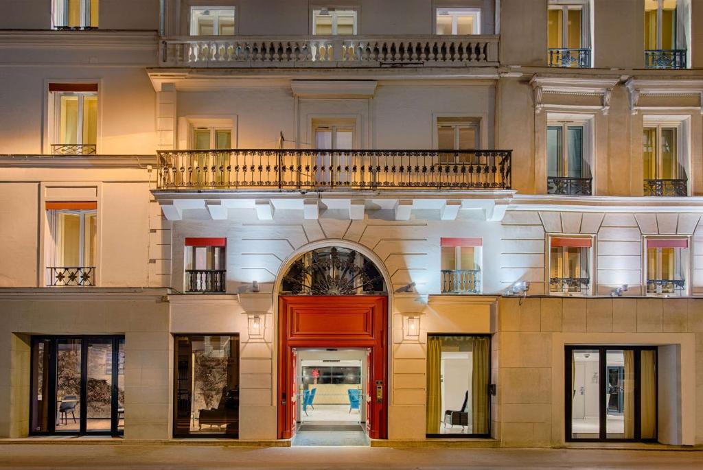 NH Paris Champs-Élysées - Points About Your Stay