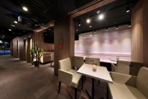 Nipponbashi Crystal Hotel - Amenities and Services