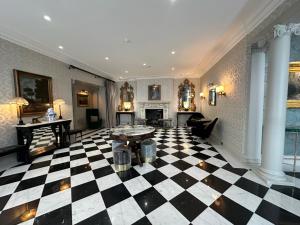 No. 30 Knightsbridge - Good To Know