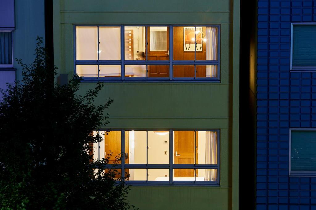 No Service Hotel - Guest Reviews