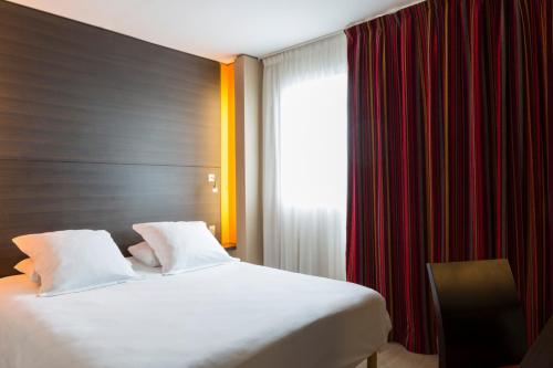 Oceania Hotel Nantes Airport - Points About Your Stay