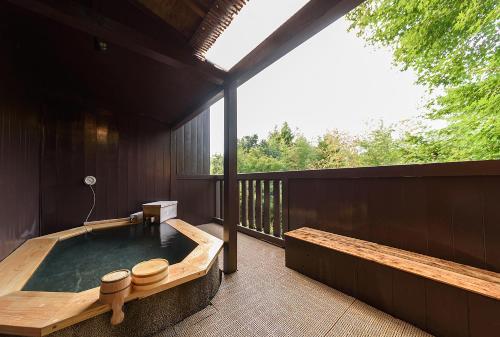 Open Air Bath, Traditional Inn, Ryokan Reimei - Good To Know
