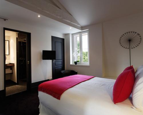 Particular Hotel - The Chamoiserie - Hotel Overview and Location