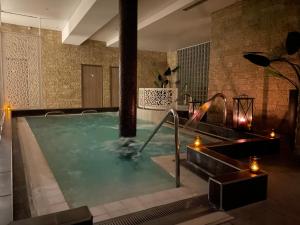 Quintessence - Points About Your Stay