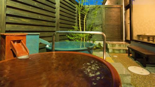 Ryokan Urashima - Location and Accessibility