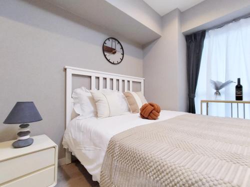 S22 Shinjuku Center, 5 Mins to Station, Max 3P - Direct Access to Shinjuku, Public Transport Nearby, Hot Spring Bath, Rooftop Terrace, and Natural Wood Interior - Good To Know