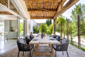 Secret Duzès - Place Aux Herbes - Cottage With Heated Swimming Pool - Property Overview