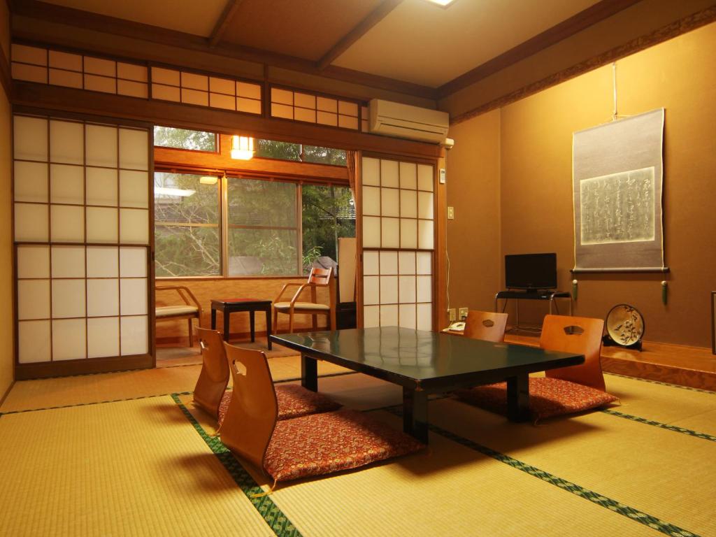Suehirokan Review