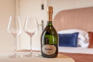 Suites FL By Sweett - Points About Your Stay