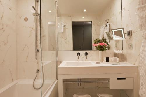 The 7 Eiffel Hotel by Malone - Points About Your Stay