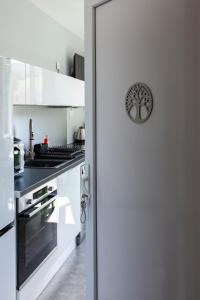 The BUILDING the Gray Tree - Points About Your Stay