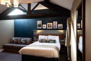 The Castle by Innkeepers Collection - Good To Know