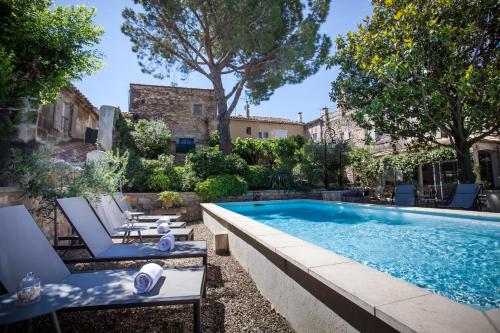 The Royal Family - Points About Your Stay