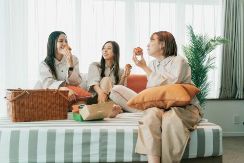 THE SENAGAJIMA STORYLINE - Dining Options and Services