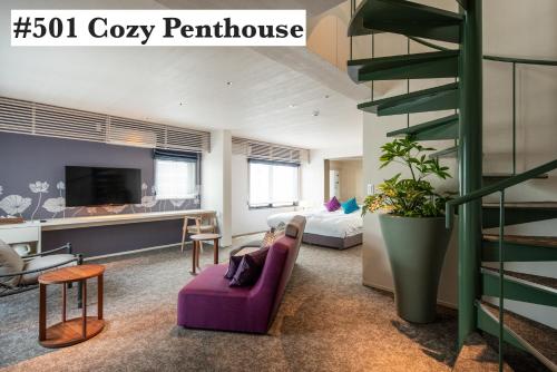 The Violet - Location and Nearby Attractions