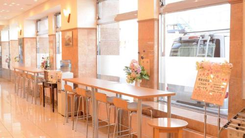Toyoko Inn Hokkaido Hakodate Ekimae Morning Market - Amenities and Services