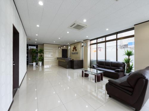 Victoria Hotel - Dining and Amenities