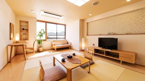 Waiting for the Inn - Kōichi Shiranui - Hotel Overview and Location