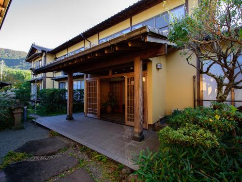 Yufuin Onsen Wafu Ryokan Tsuenosho - Room Amenities