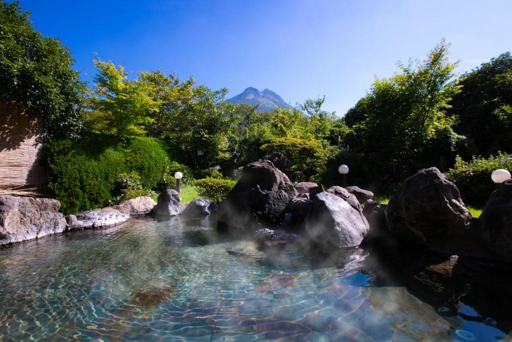 Yufuin Sansuikan - Location and Accessibility