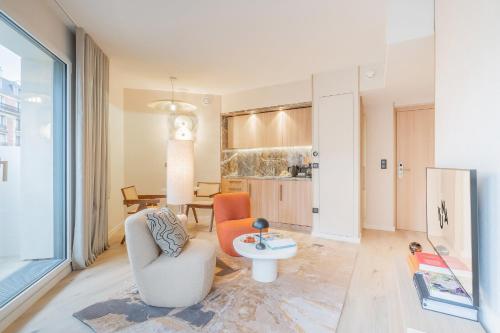 Yuna Porte-Maillot - ApartHotel - Points About Your Stay