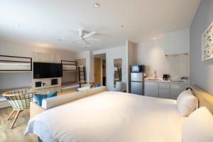 Alfabet International Communication WEST - Amenities and Facilities