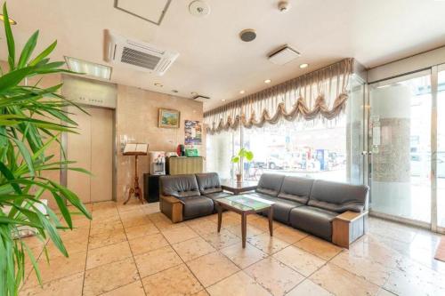 Business Hotel Nishiura Yokkaichi - Hotel Overview and Location