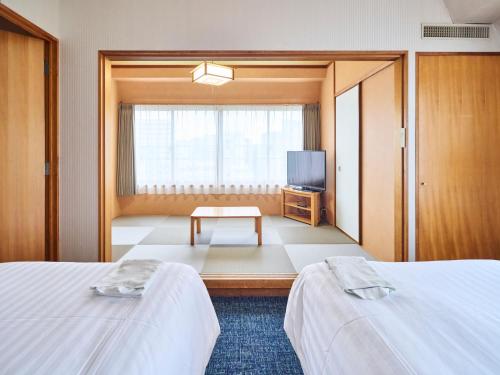 Court Hotel Fukuoka Tenjin - Hotel Overview