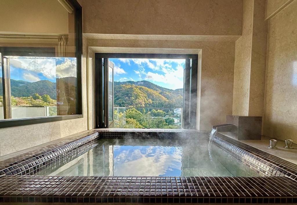 Garland Court Usami - Amenities and Features