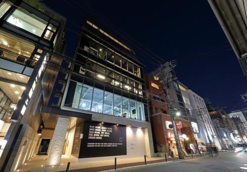 H HOTEL - Hotel Overview and Location