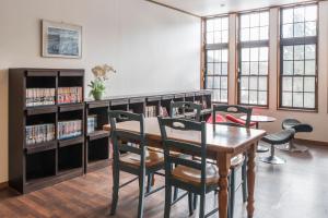 Hotel Casual Euro - Accommodation Details