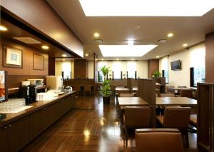 Hotel Route-Inn Handakamezaki - Location and Accessibility