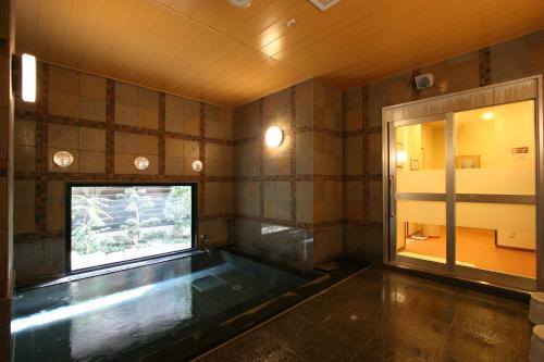 Hotel Route-Inn Yaizu Inter - Amenities and Services