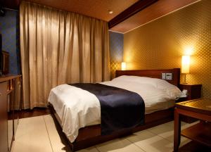 HOTEL ZERO - Overview and Location