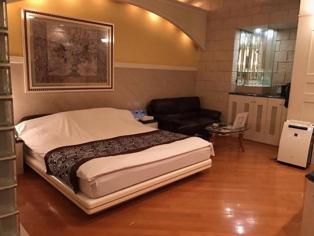 Huddle Acacia Espresso for Adults Only - On-Site Facilities