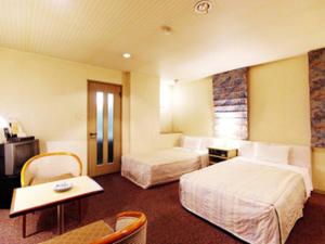 Leo Plaza Hotel - Amenities and Services